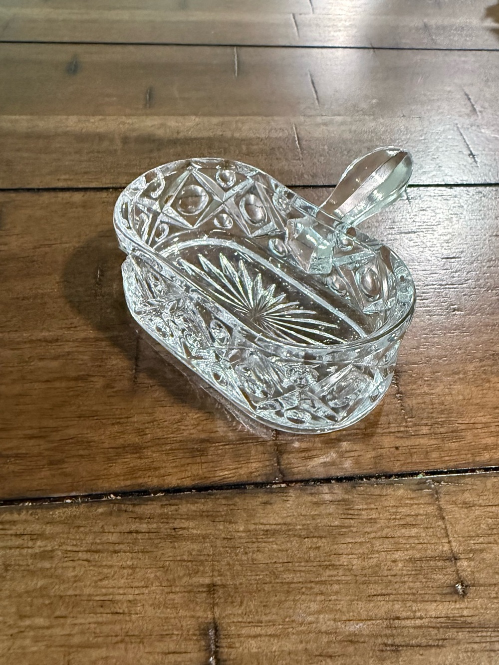 Vintage Imperial Glass Cape Cod Clear Glass 4" Handled Nut Dish